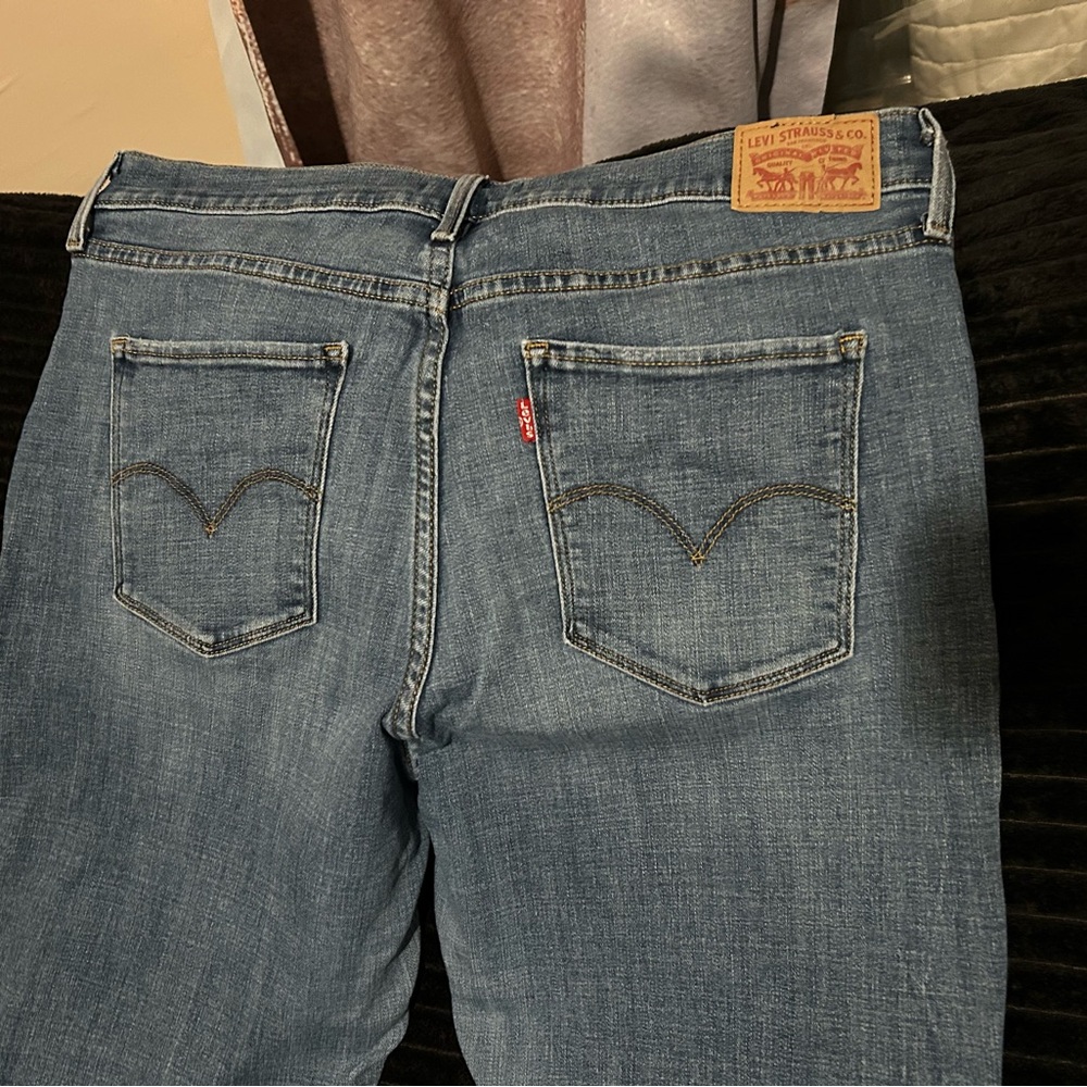 Mid Rise Levi Jeans